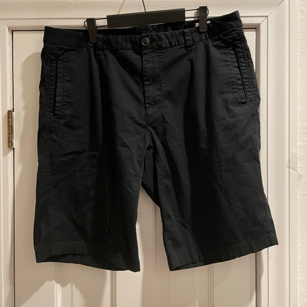 Armani Exchange Black chino Men's Shorts. Size 36. Pre-owned, great .